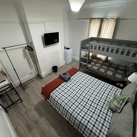 Wandsworth Guest Rooms 64 London Exterior photo